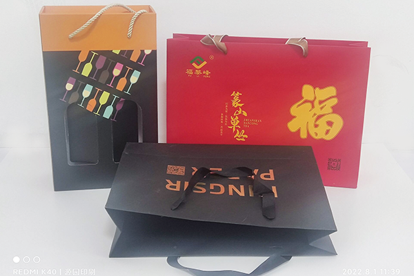 手提袋印刷體現(xiàn)了企業(yè)對(duì)商品發(fā)展趨勢(shì)、廣告效果的實(shí)用產(chǎn)品